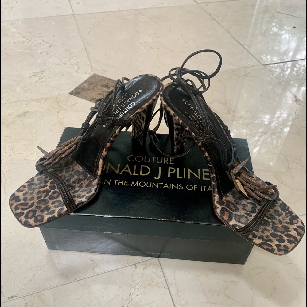 Couture Donald J Pliner Fun Sandals